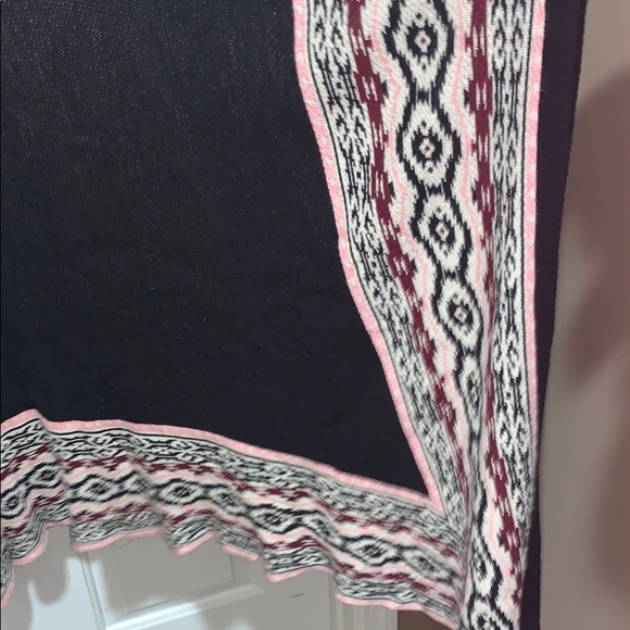 Forever 21 Aztec Patterned Poncho - Picture 3 of 3